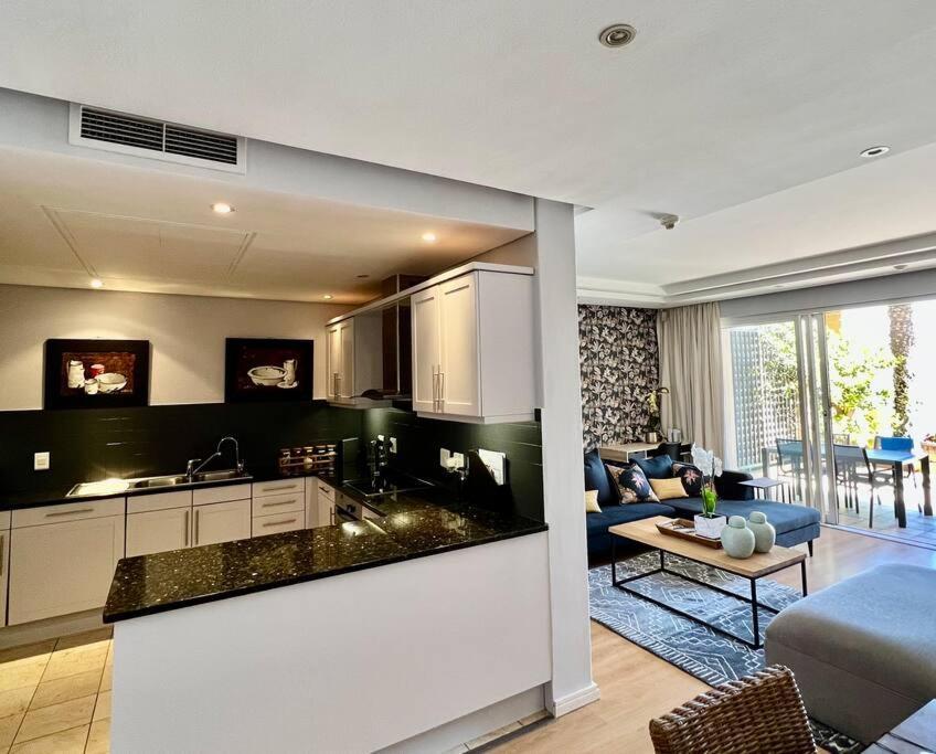 Parama 003 Secure, Luxurious Waterfront Apartment Кейптаун Екстериор снимка